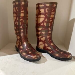Burberry burgundy and light pink Winter Rain Boots